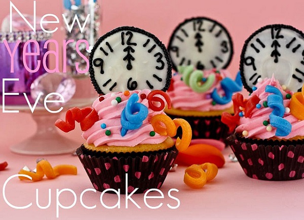 Cupcakes with Fondant Clock Toppers