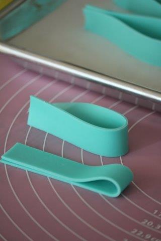 Shaping Sugar Ribbon