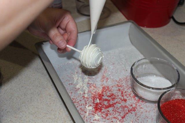 Adding Piping to Cake Pop