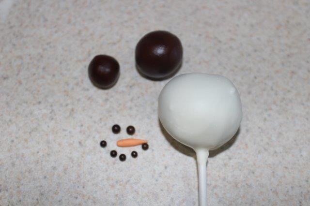 Assembly for Snowman Christmas Cake Pop