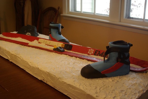 Skiing Cake - Craftsy Member Cake 