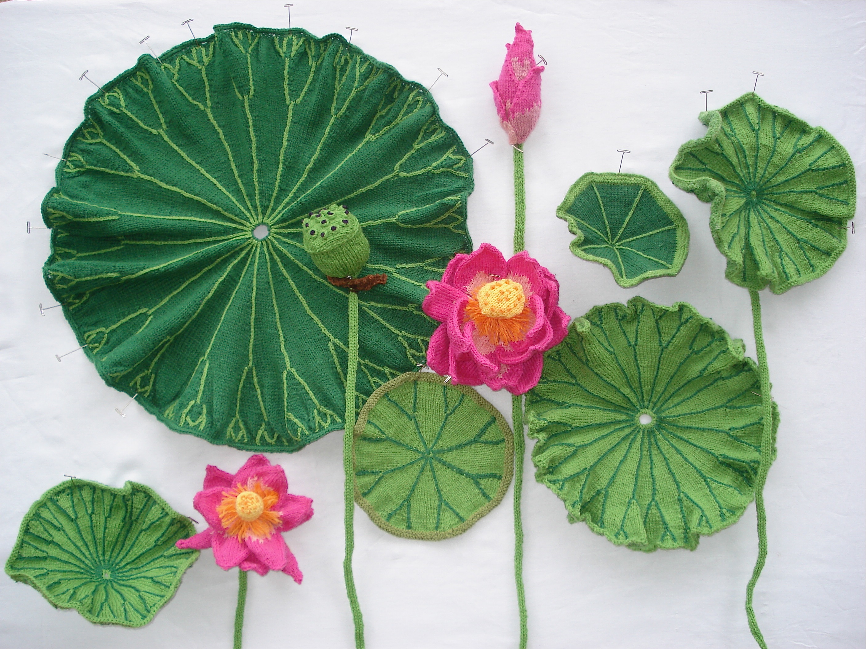 Knitted lotus flowers