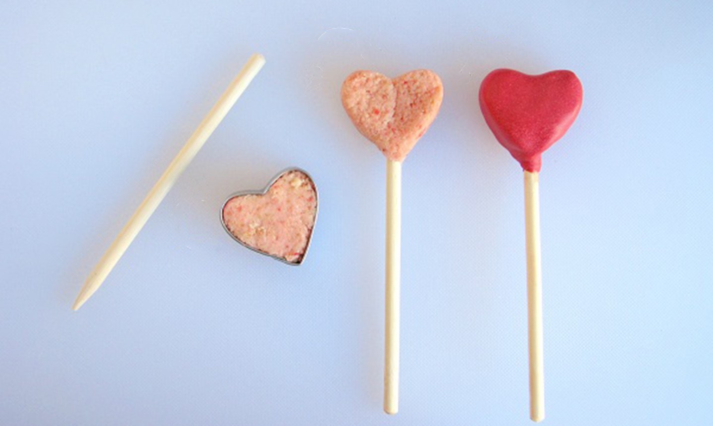dando forma a los corazones del cake pop