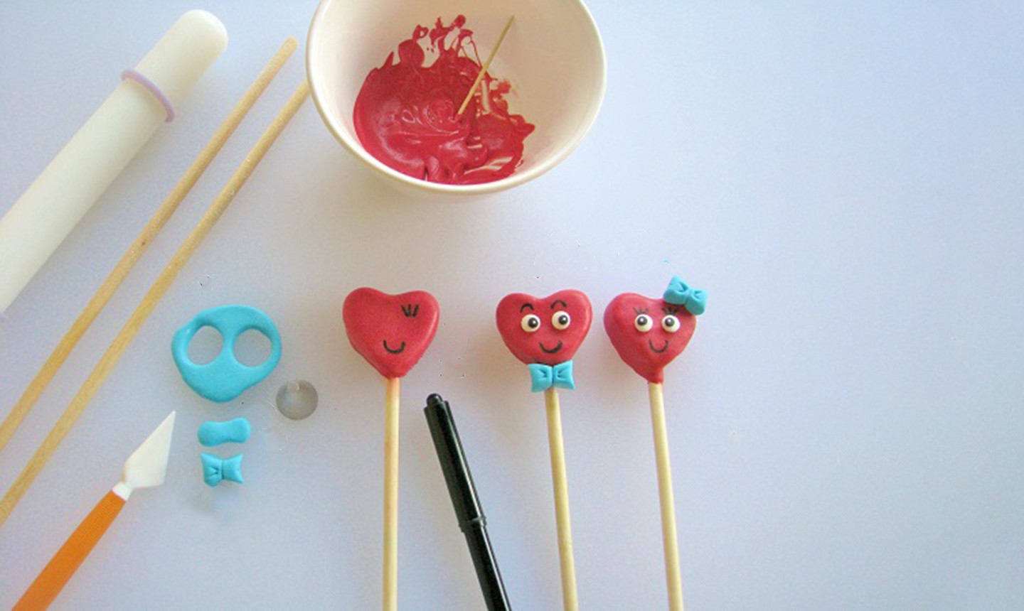construyendo cake pops de San Valentín