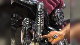 adjusting softail shocks