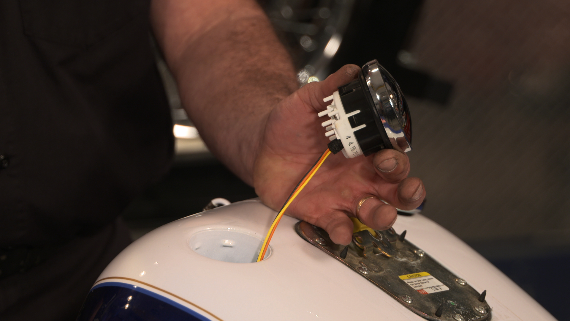 harley softail gas tank removal