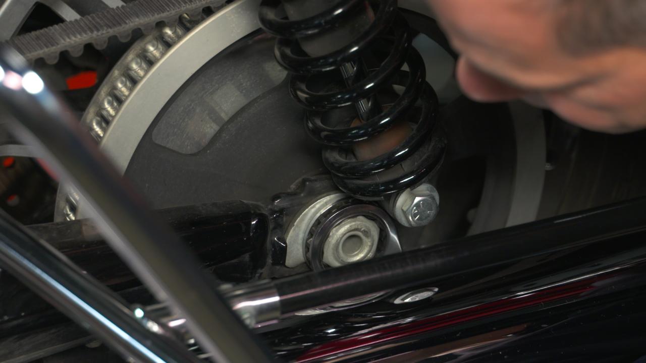 Adjust Harley Drive Belt, Sprockets & Rear Axle Nut Torque | FMH | Fix
