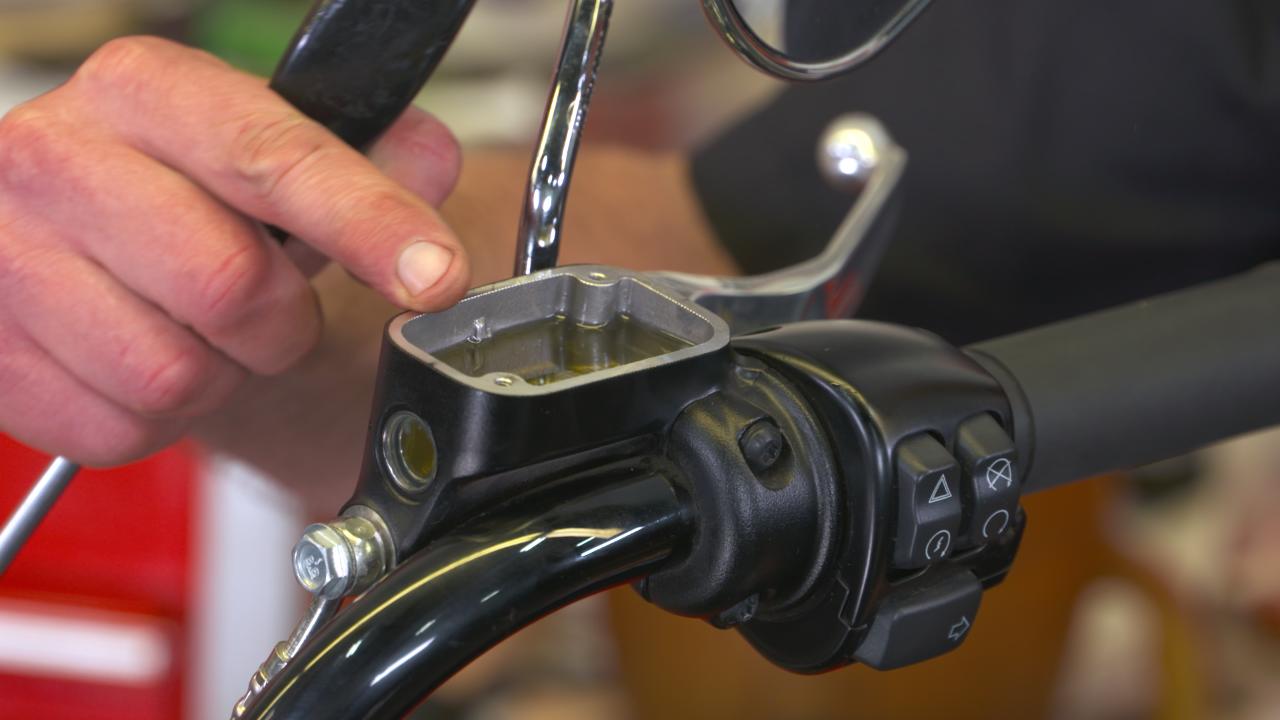harley sportster brake fluid type
