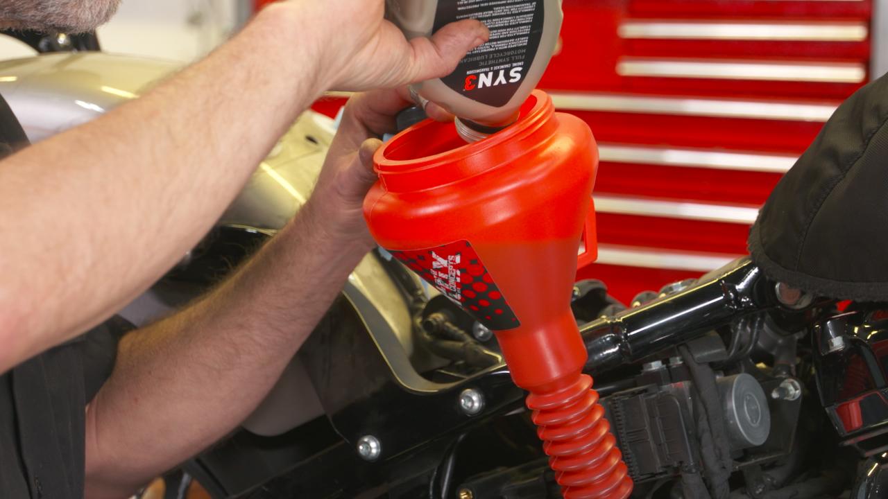 Softail M8 Oil and Transmission Lubricant | Fix My Hog