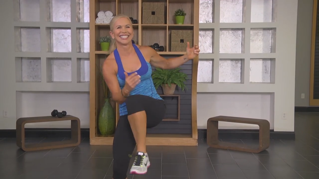 Woman doing a knee raise