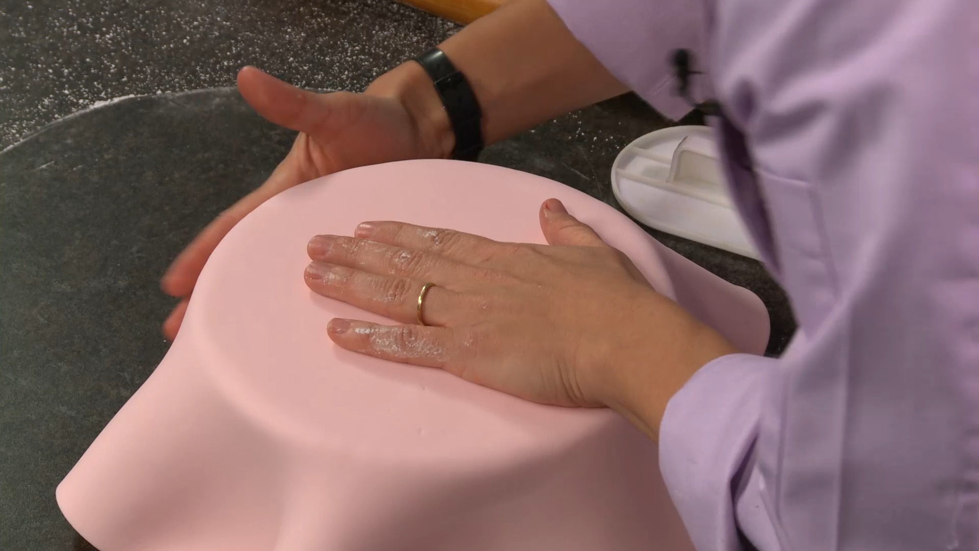 Covering a Round Cake
