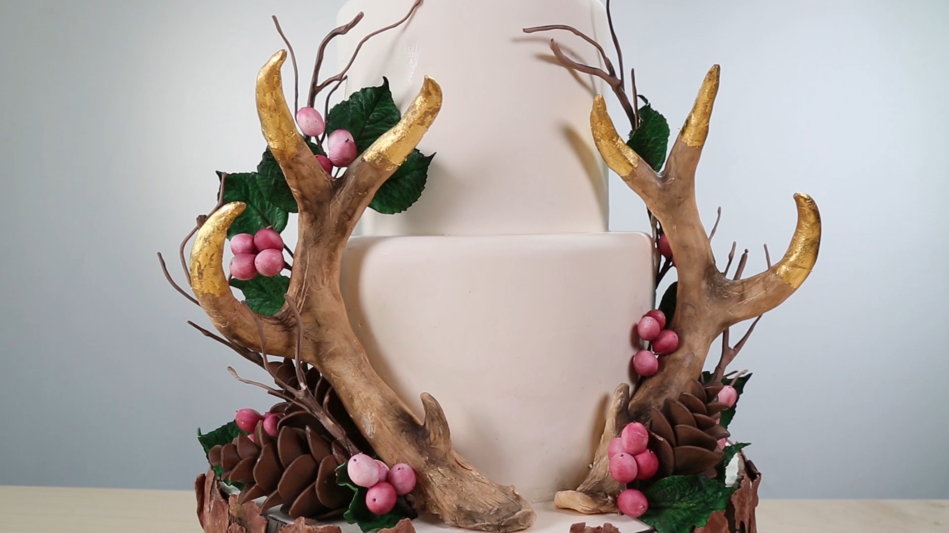 Wreath Cake: Pine Cones, Berries &amp; Leaves