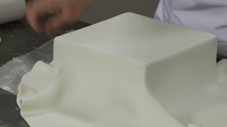 Covering Cakes With Fondant