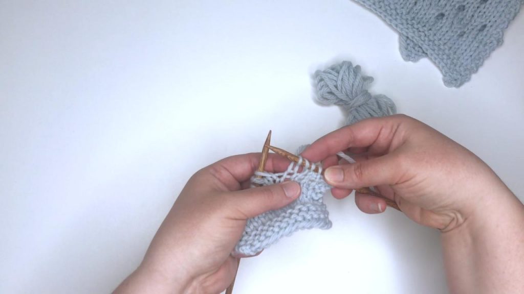 Backwards Loop Cast On The Knitting Circle