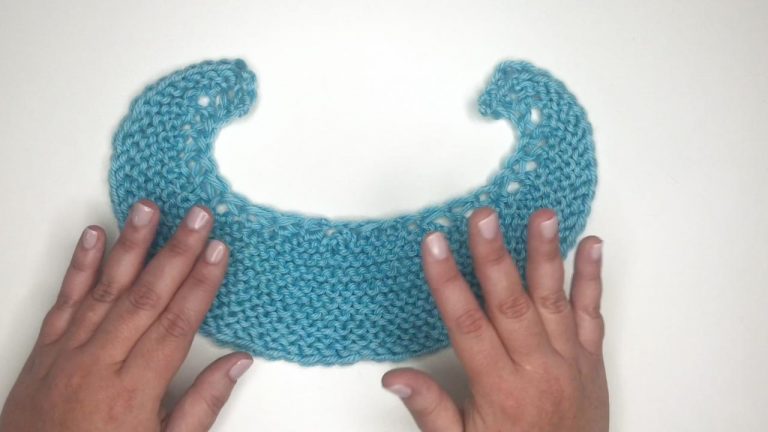 Knit a Garter Stitch Crescent Shawlproduct featured image thumbnail.