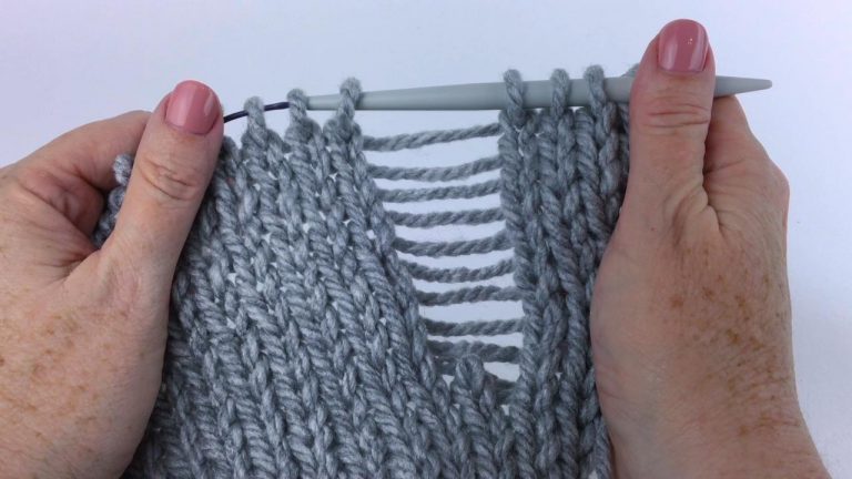 Picking Up a Dropped Stitch in Stockinette Stitchproduct featured image thumbnail.