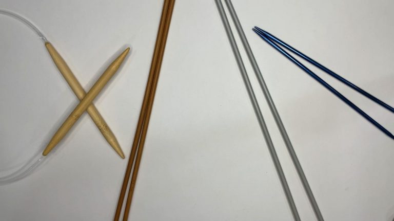 Choosing Your Knitting Needle: Wooden vs. Metalproduct featured image thumbnail.