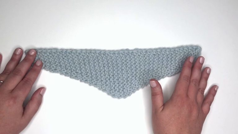 Knit a Sideways Triangle Garter Stitch Shawlproduct featured image thumbnail.