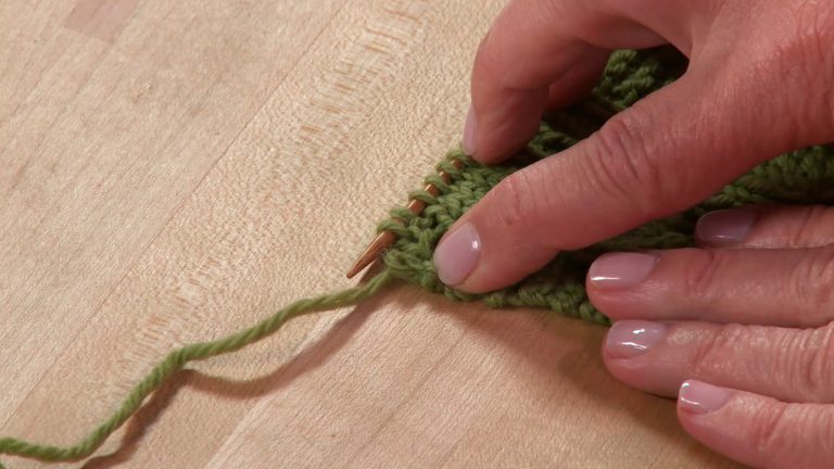 Fixing Dropped Edge Stitches in Your Knittingproduct featured image thumbnail.