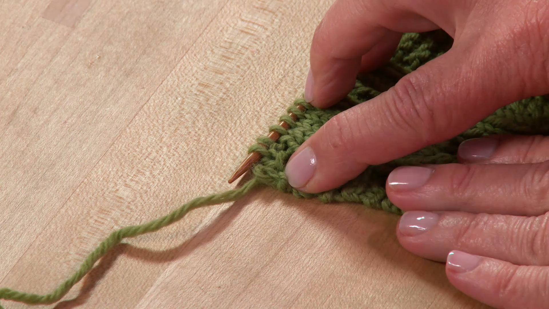 How to knitt stitches - DROPS Lessons / Knitting basics