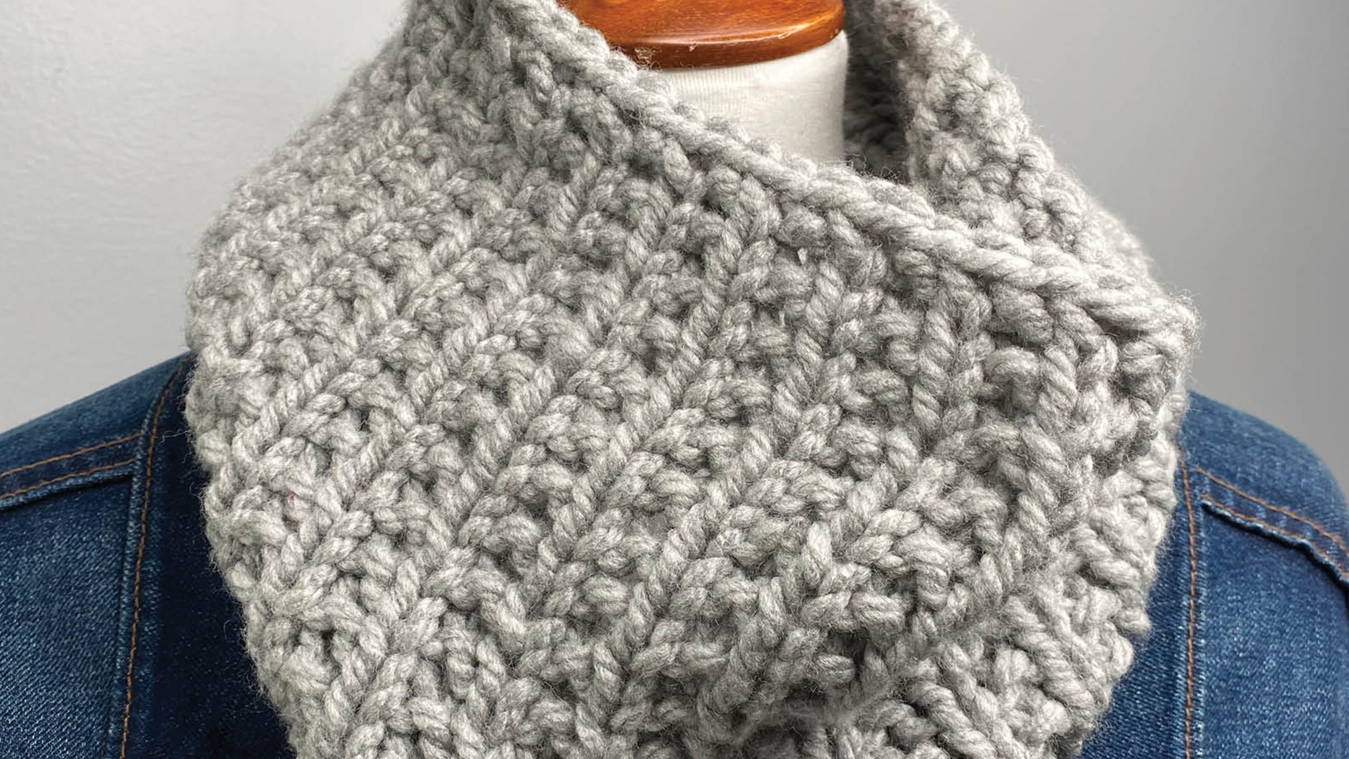 Free Knitting Pattern - Chunky Broken Rib Cowl