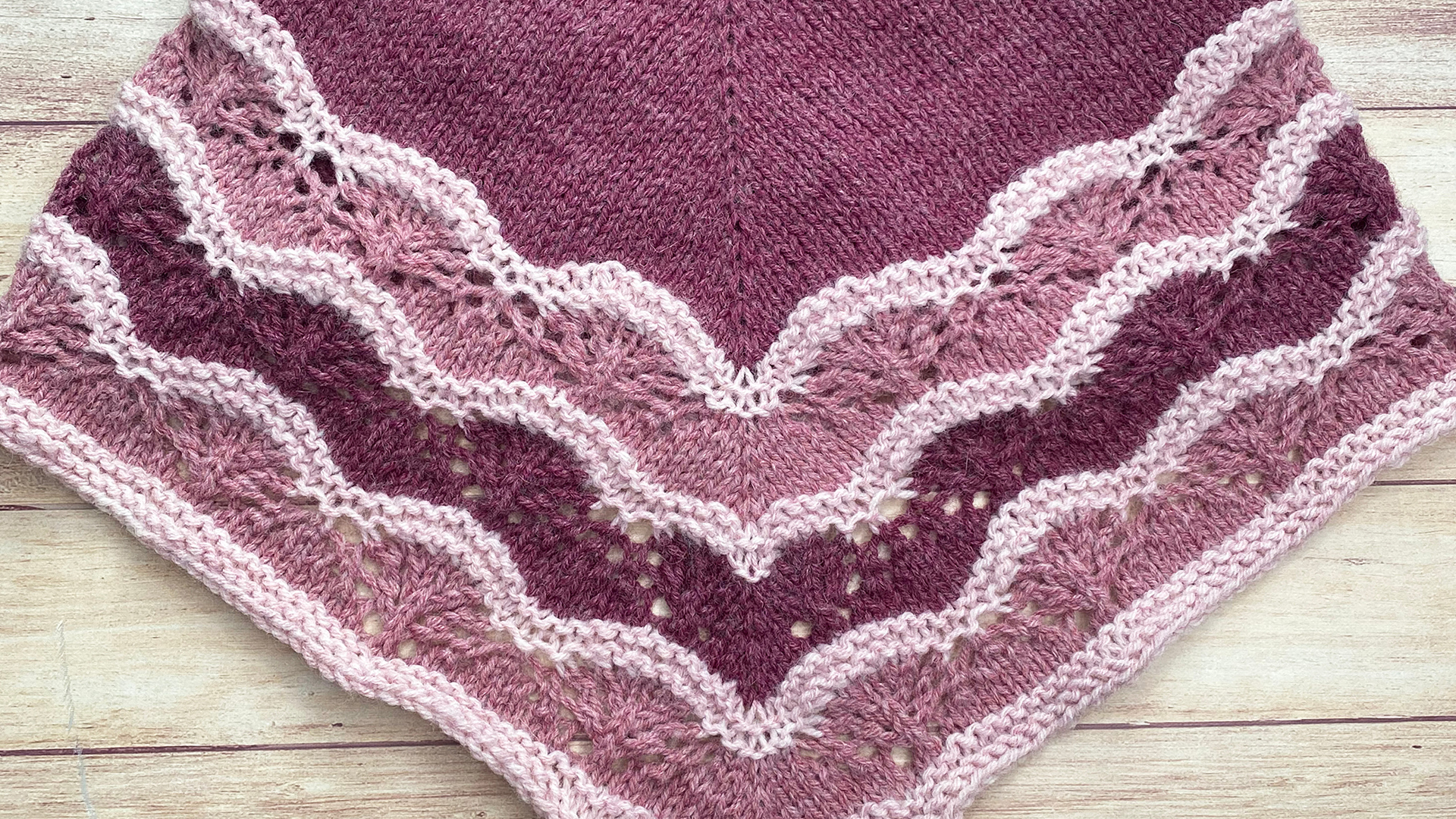 Free Knitting Pattern - Celine Cowlette