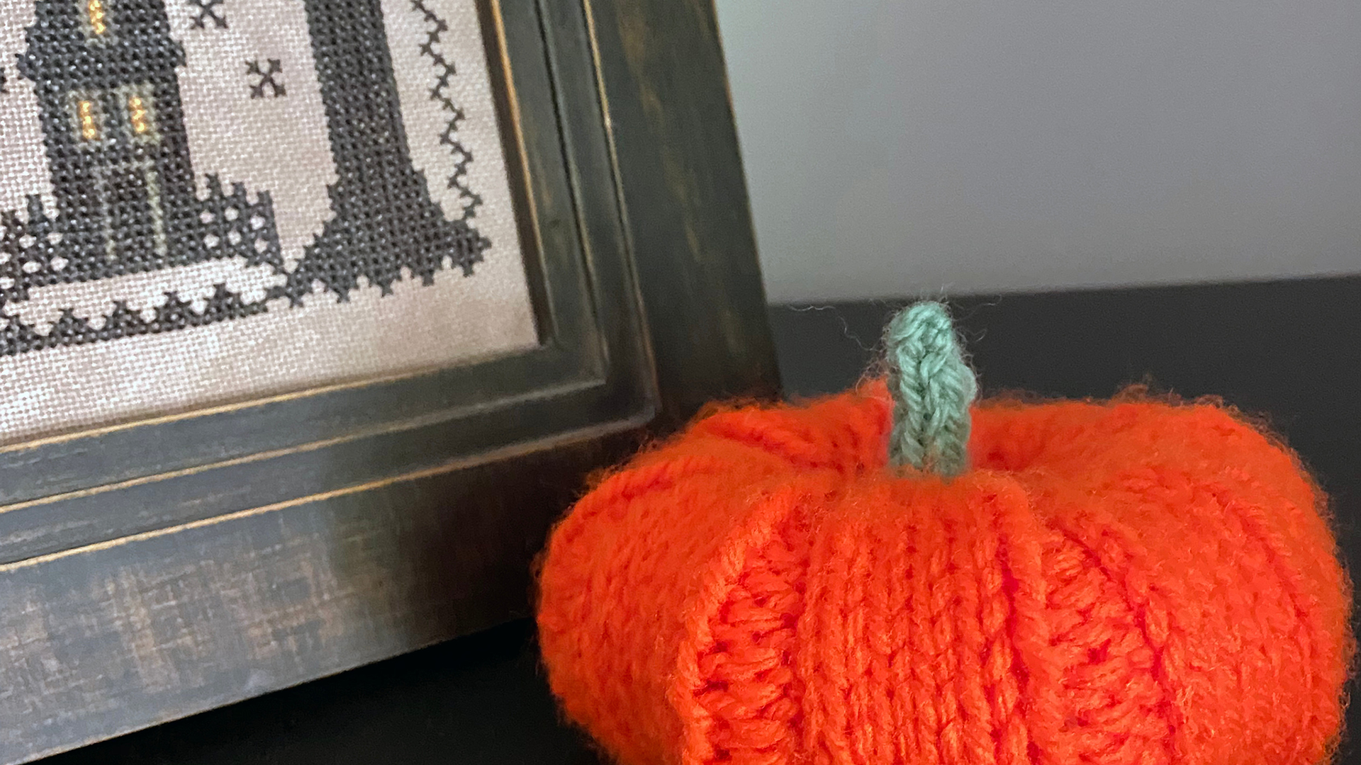 Free Knitting Pattern - Knitted Mini Pumpkin