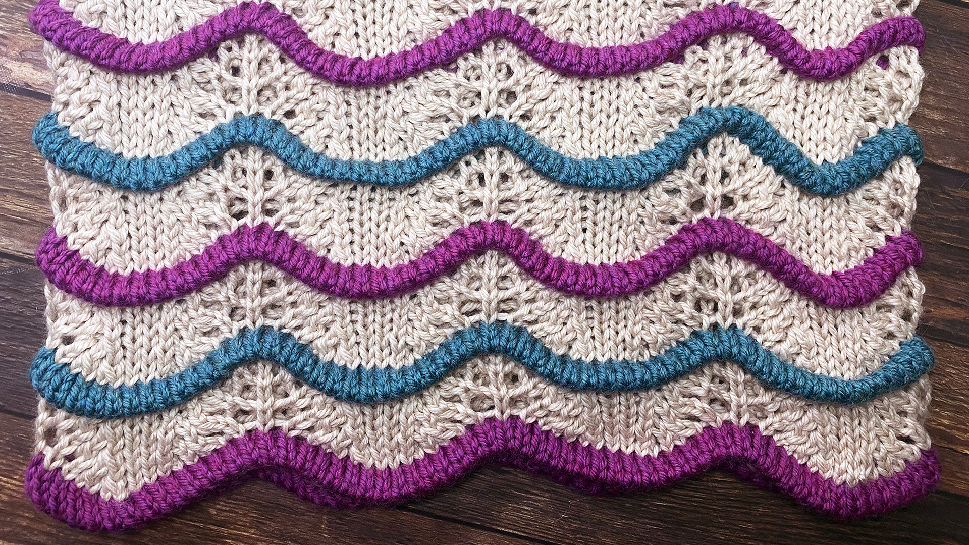 Free Knitting Pattern -  Gentle Waves Cowl