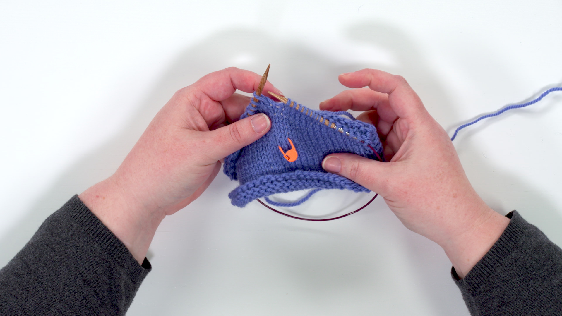 How to knit for beginners - the continental way (+ slow motion) 