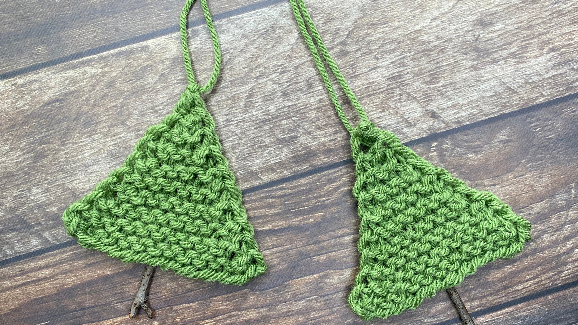 Free Knitting Pattern -  Beginner Tree Ornament