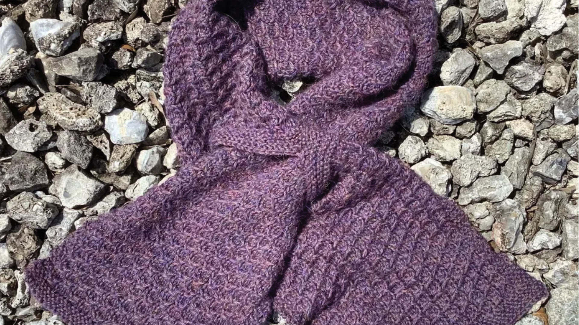 Free Knitting Pattern - Bellis Cancellos Keyhole Scarf