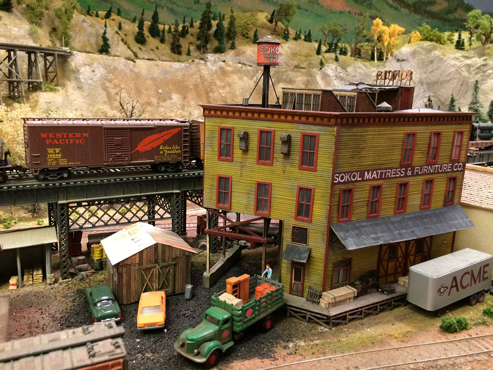 Model buildings for store train sets