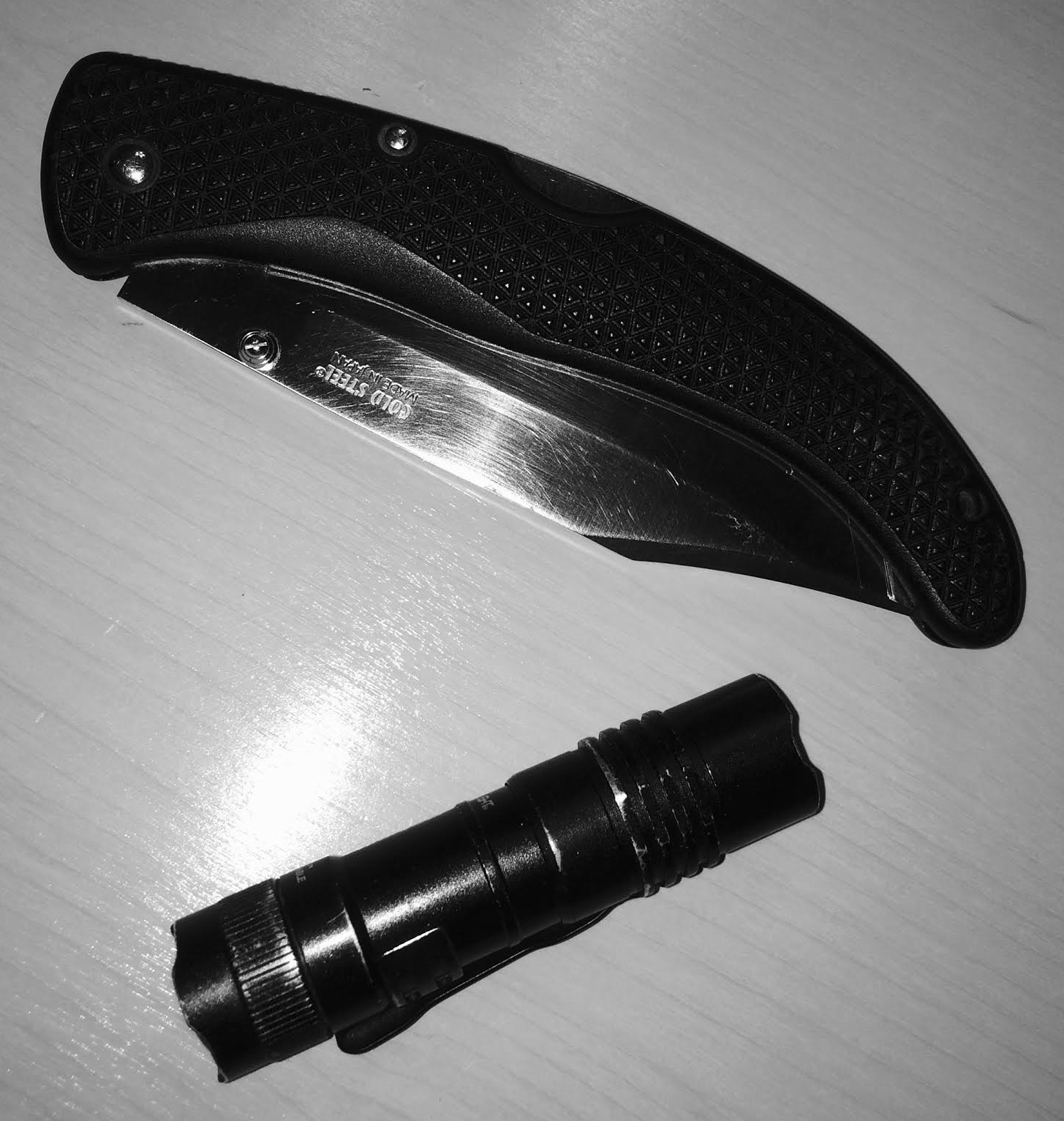 knife flashlight