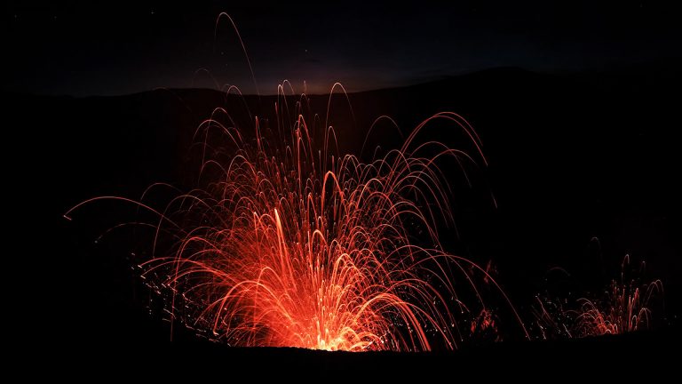 How to Photograph Lava: Tips and Techniquesproduct featured image thumbnail.