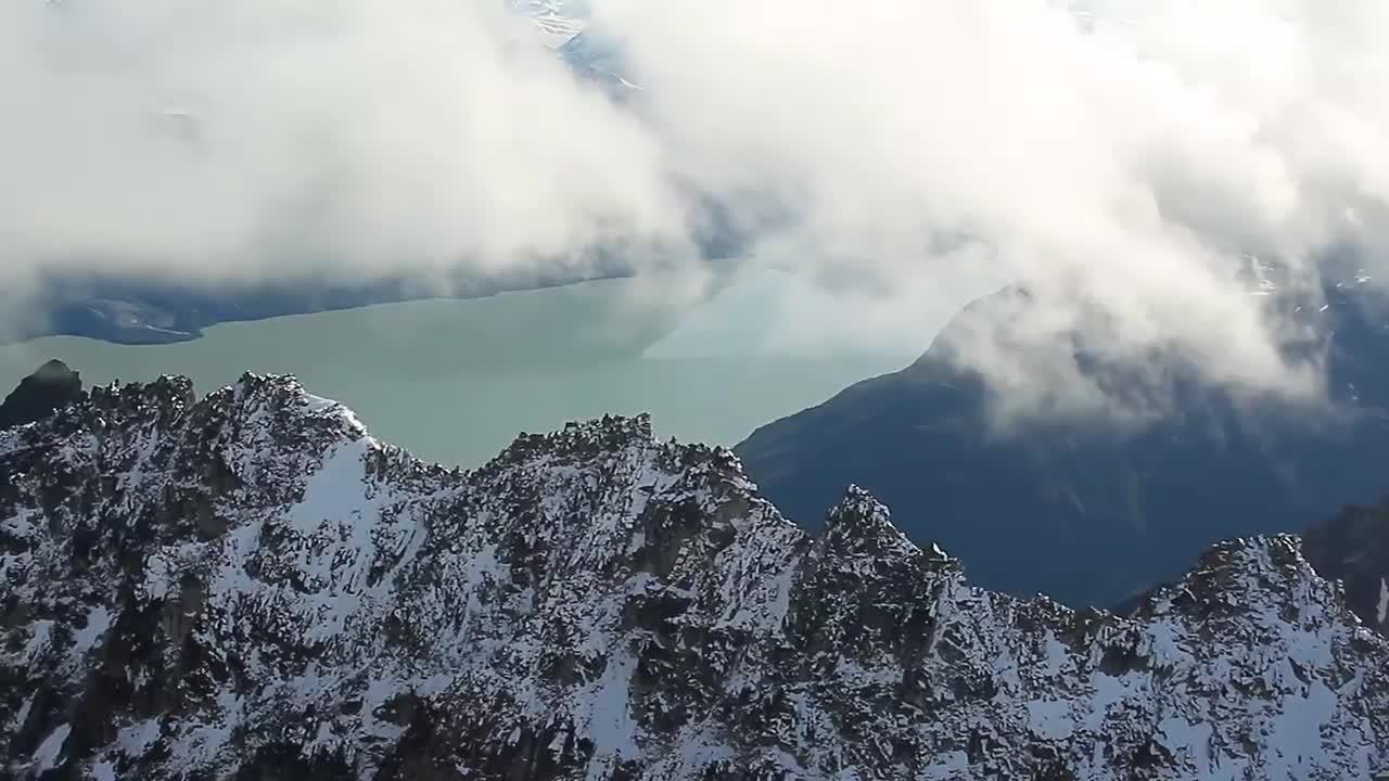 Capturing Alaska’s Beautiful Mountains, Glaciers & Waterfalls