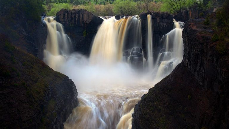 3 Quick Tips on How to Photograph Waterfallsproduct featured image thumbnail.