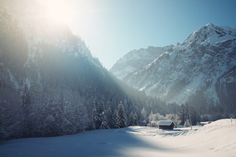 Master Guide to Winter Photographyarticle featured image thumbnail.