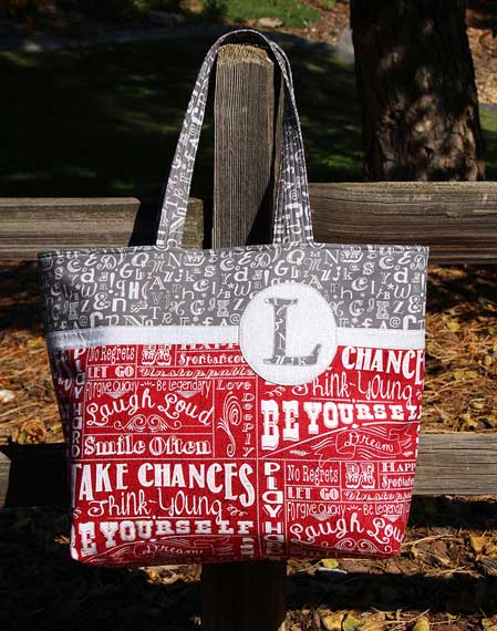 Quote tote bag with letter L monogram