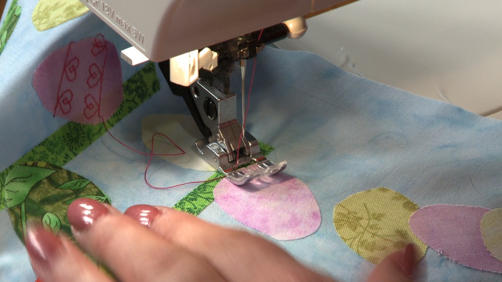 Sewing round pieces on a sewing machine