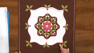Flower and leaf pattern quilt