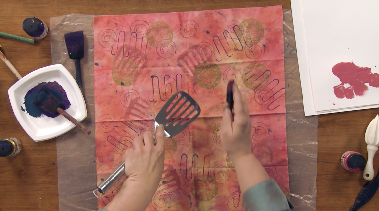 Painting on fabric with a spatula