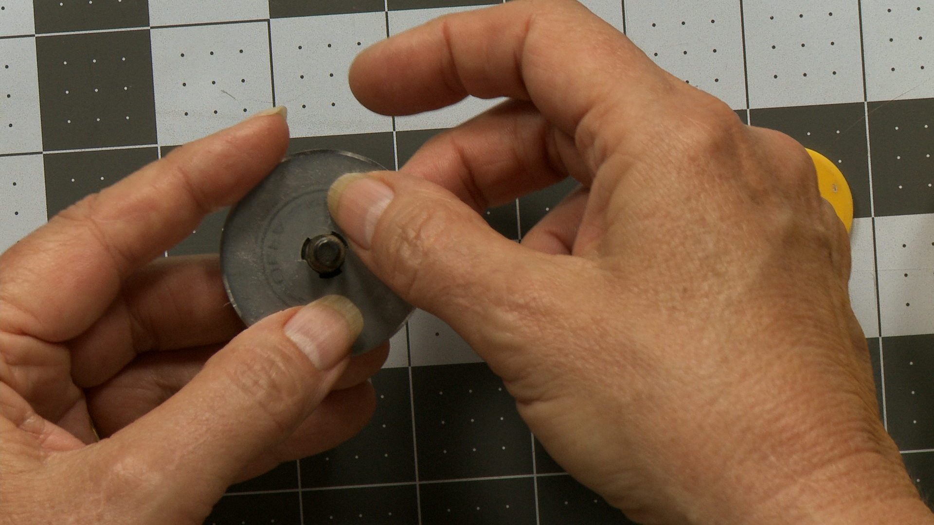 How to Change a rotary Cutter Blade