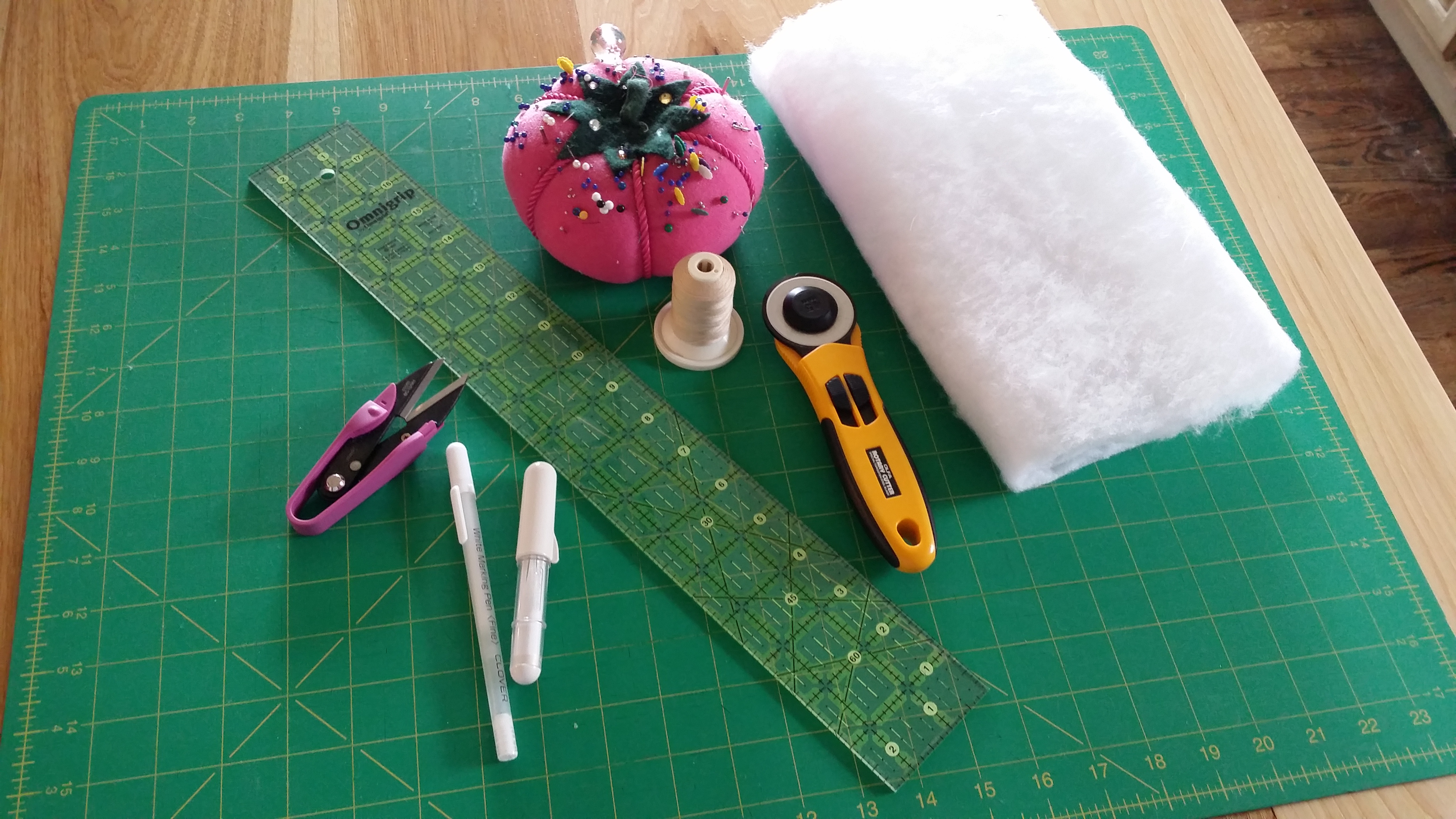 Cutting mat with accessories