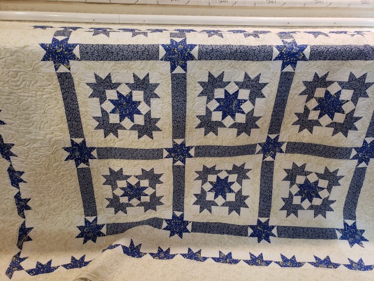 white and blue star quilt