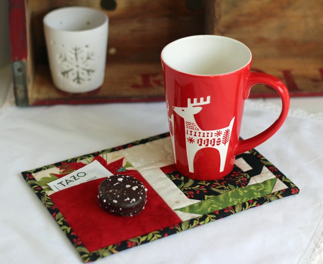 Christmas pocket mug rug