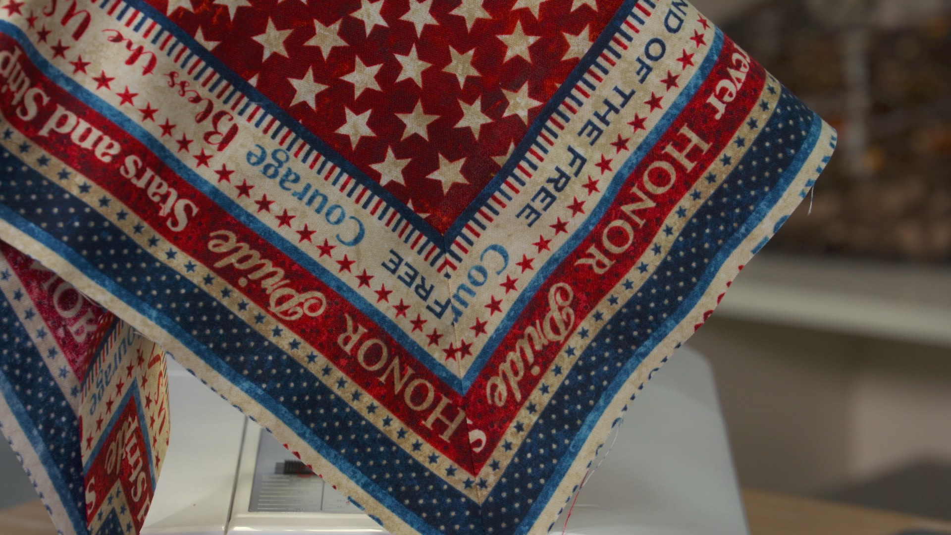 Patriotic quilt with mitered borders