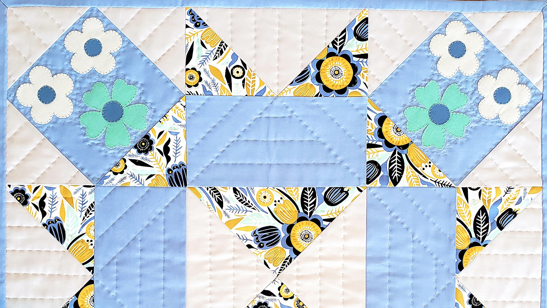 Free Quilt Pattern - Floral Corners Table Topper