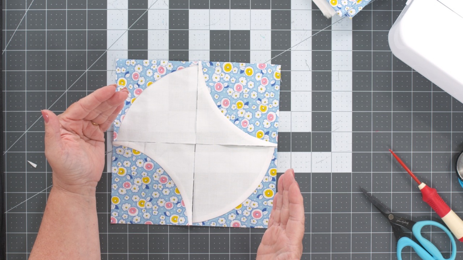 Mastering Curved Piecing with the Quick Curve Ruler