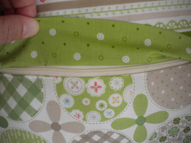 pillow with zipper example