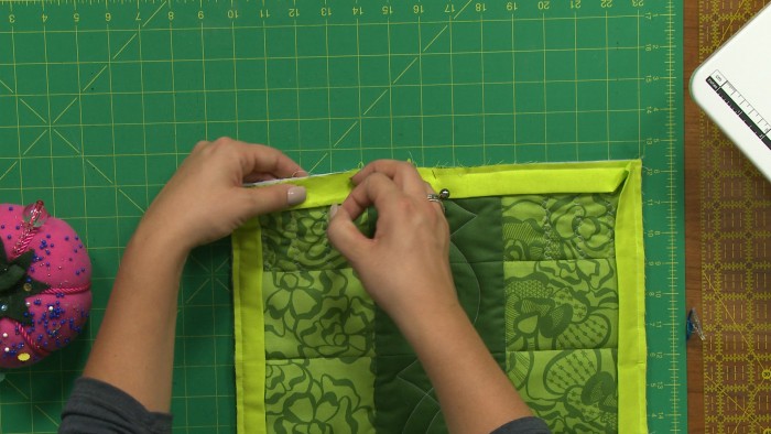 Adding binding to the border of a quilt